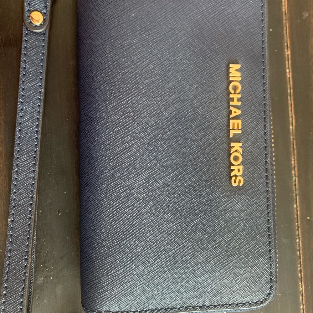 Michael Kors wristlet/wallet